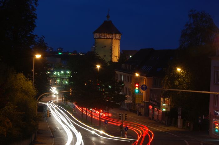 Autoverkehr am Tübinger Tor in ReutlingeAutoverkehr am Tübinger Tor in Reutlingen bei Nacht - Foto: bigeasy shoots / pixelio.den bei Nacht - Foto: bigeasy shoots / pixelio