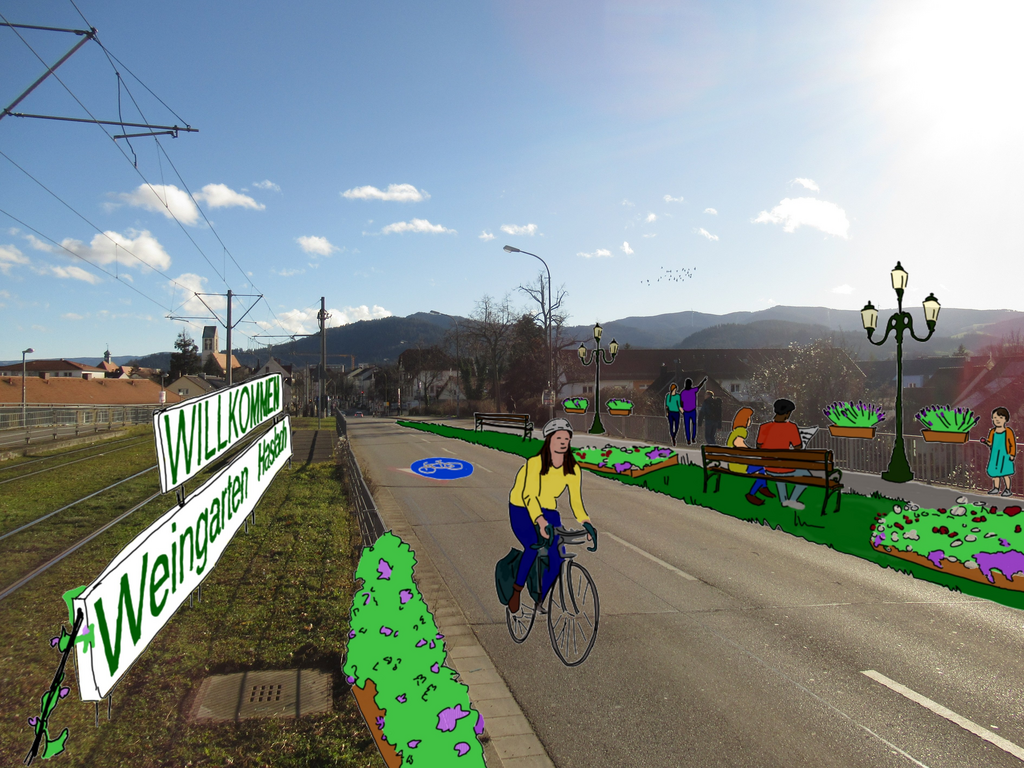 Illustration, wie die Opfinger Brücke mal aussehen könnte. Fahrräder fahren auf der Fahrbahn und der Gehsteig ist für Zufußgehende. Auf der Brücke sind Bänke aufgestellt, auf denen Menschen sitzen und sich unterhalten. Die Geländer sind verziert mit Blumentöpfen. Auf der Brücke ist ein Schild aufgestellt, auf dem steht "Willkommen Weingarten Haslach".