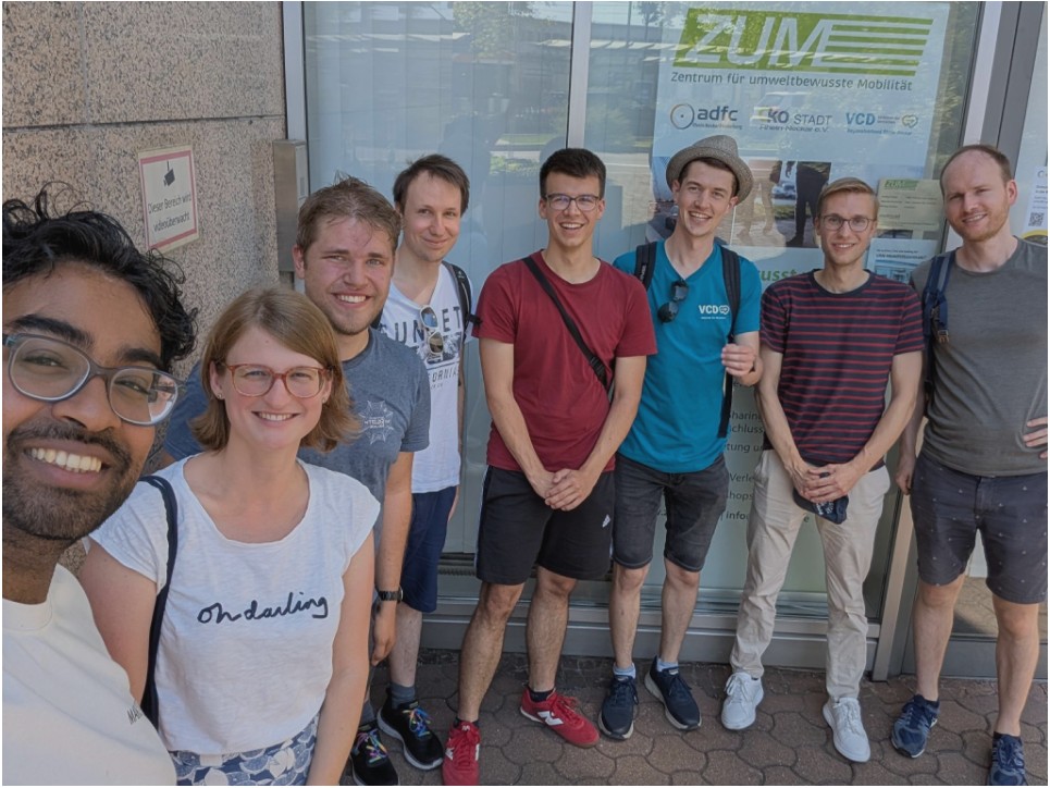 Gruppenbild der jung-VCD-Mitglieder vor dem ZUM