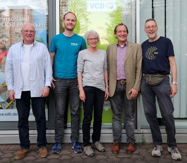 Der neu gewählte Vorstand vor dem ZUM